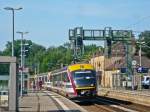 Ein Desiro-Trio der Städtebahn Sachsen GmbH erreicht als SBS von Dresden Hbf nach Kamenz den Bahnhof Dresden-Klotzsche auf Gleis 2. (02.06.2011)